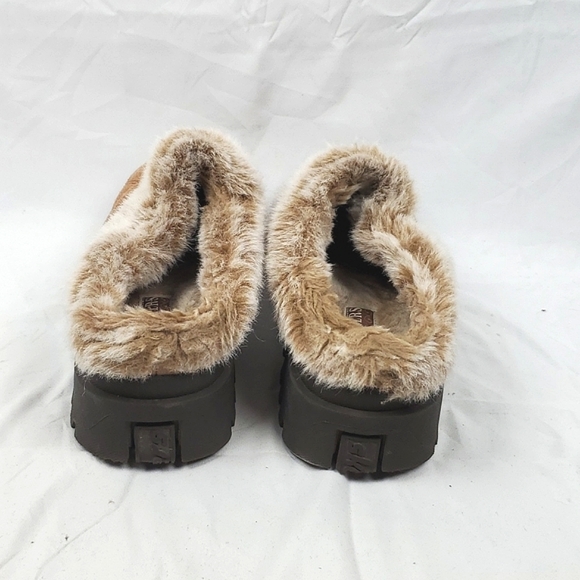 Skechers Shindigs Fortress Clogs Tan Suede Platform Clog with Faux Fur - Picture 5 of 11